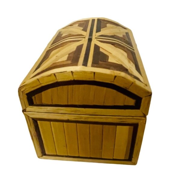 Wooden Bahamas Trinket Box With Hinged Lid & Red Velvet Interior - 5" x 3.5" x 3 - Picture 2 of 7